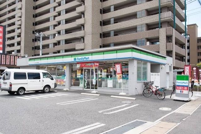 コンビニ　ファミリーマートベイシティ宇品（コンビニ）まで800m