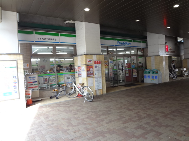 コンビニ　ファミリーマート 千歳船橋駅南店（コンビニ）まで91m