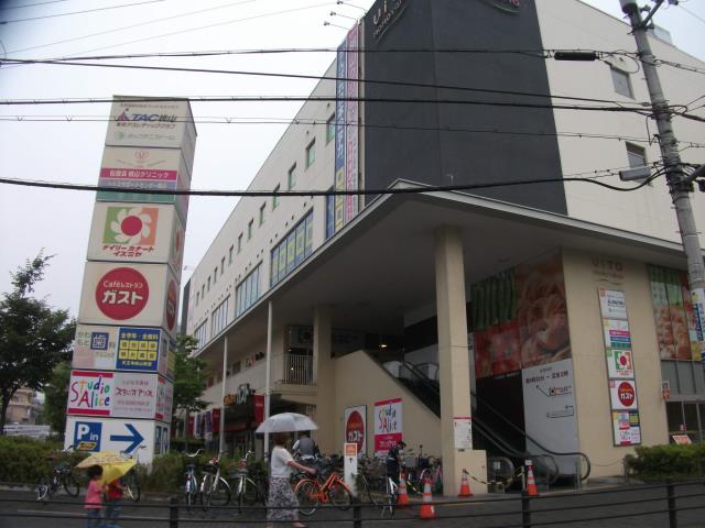 スーパー　イズミヤ（スーパー）まで600m