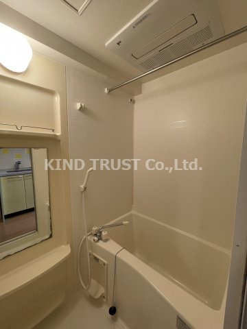 バス・シャワールーム　コンパクトで使いやすいお風呂です