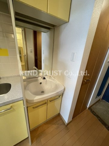 洗面設備　スペースが確保できる洗面所です