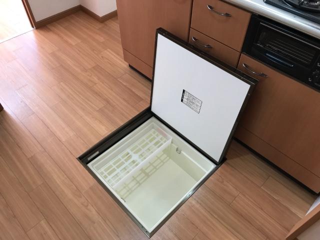 収納　床下収納
