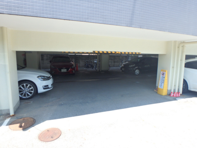 駐車場　駐車場に車を止められます