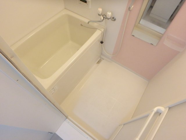バス・シャワールーム　ゆったり過ごせるお風呂です