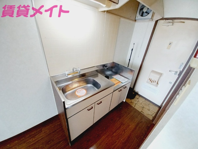 キッチン　別部屋参考写真です