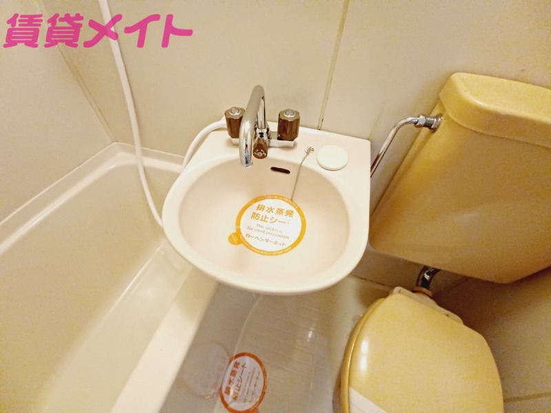 洗面設備　別部屋参考写真です