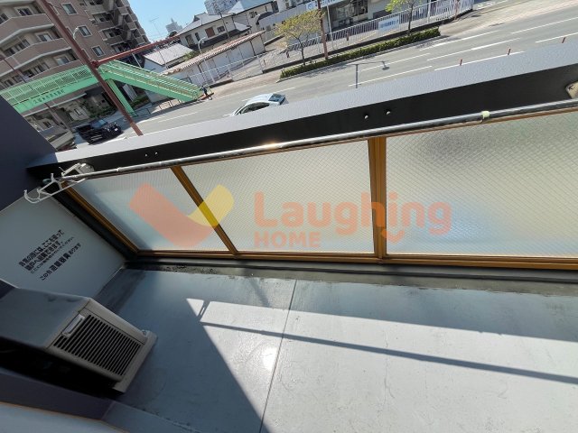 バルコニー　暖かな日差しのふりそそぐバルコニー