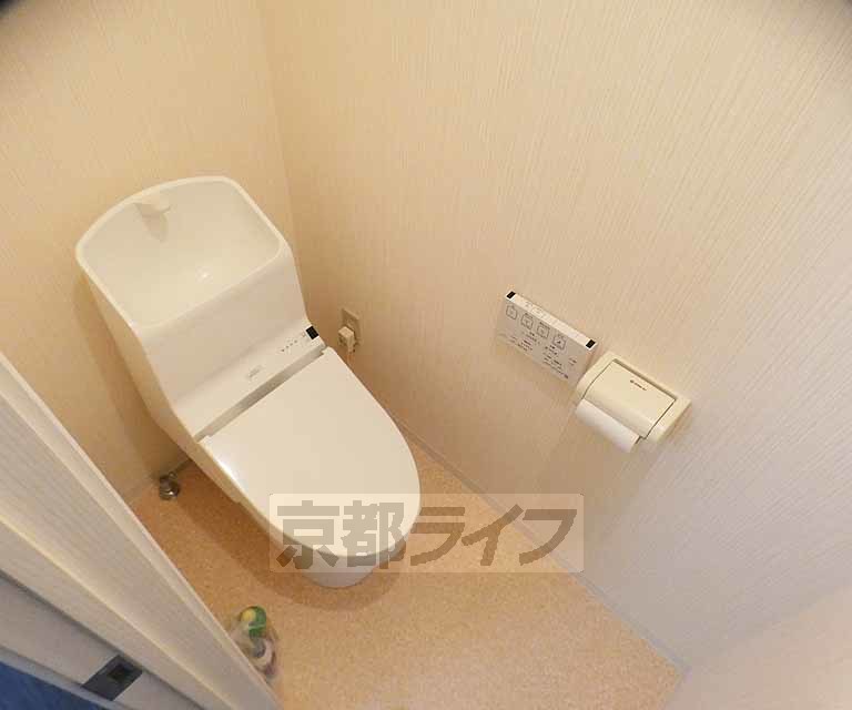 トイレ　ウォシュレットつき