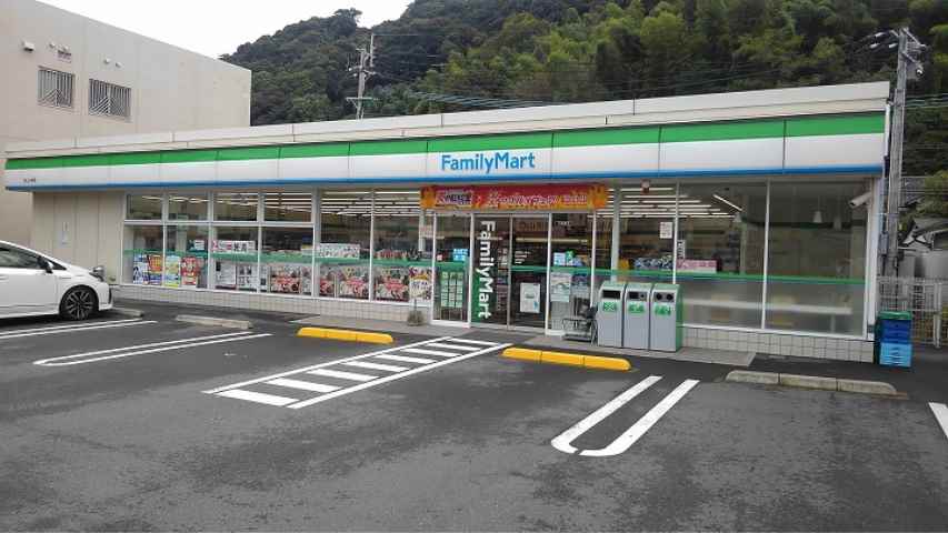 コンビニ　ファミリーマート田上小前店（コンビニ）まで447m