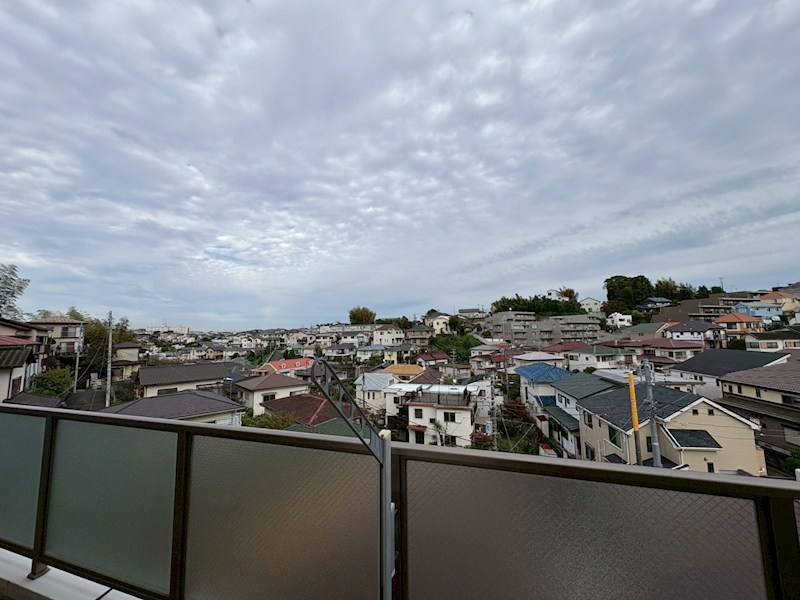 バルコニー　同物件別間取り参照。現況優先