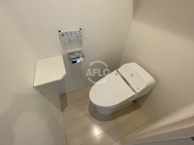 トイレ　グラシア堺筋本町　温水洗浄便座