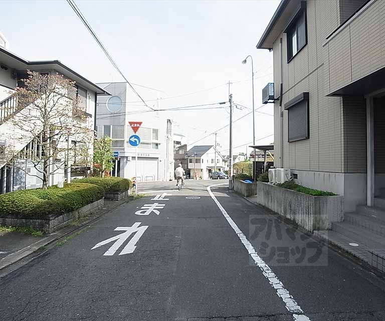その他　前面道路です。