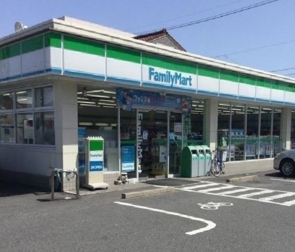 コンビニ　ファミリーマート（コンビニ）まで100m