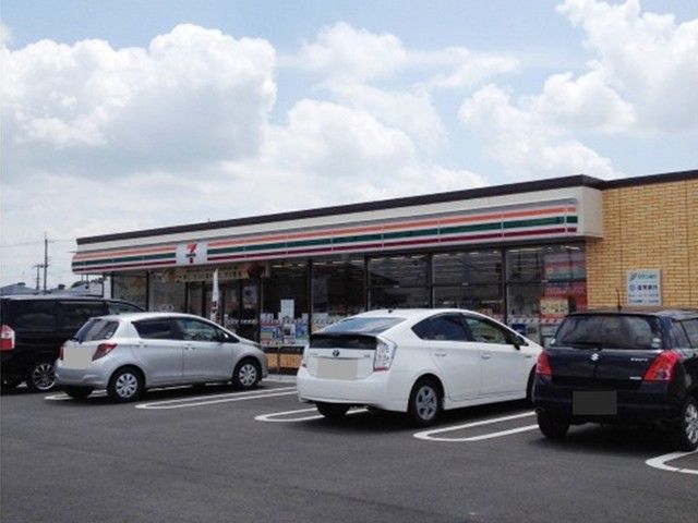 コンビニ　セブンイレブン甲南町新治店（コンビニ）まで1000m