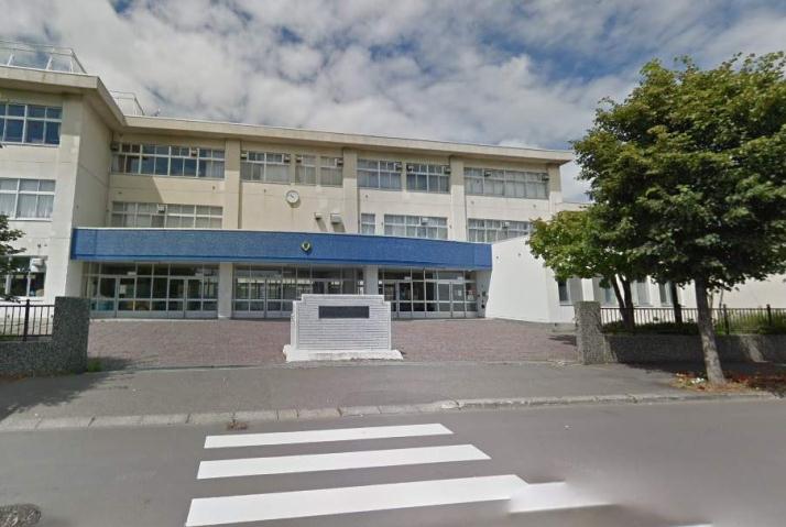 中学校　篠路西中学校（中学校）まで965m