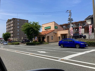 飲食店　モスバーガー牛頸店（飲食店）まで711m