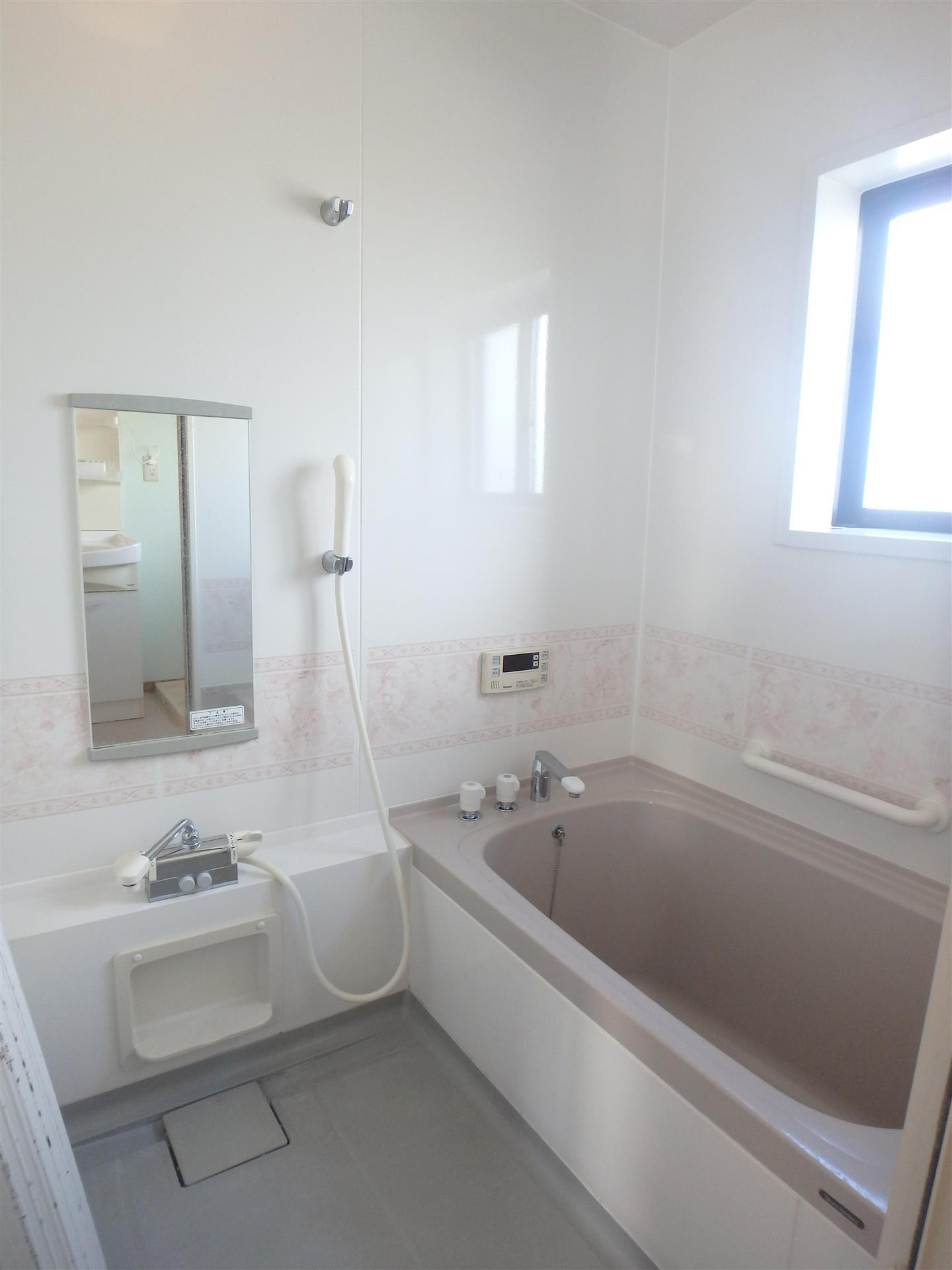 バス・シャワールーム　同タイプの別部屋写真です