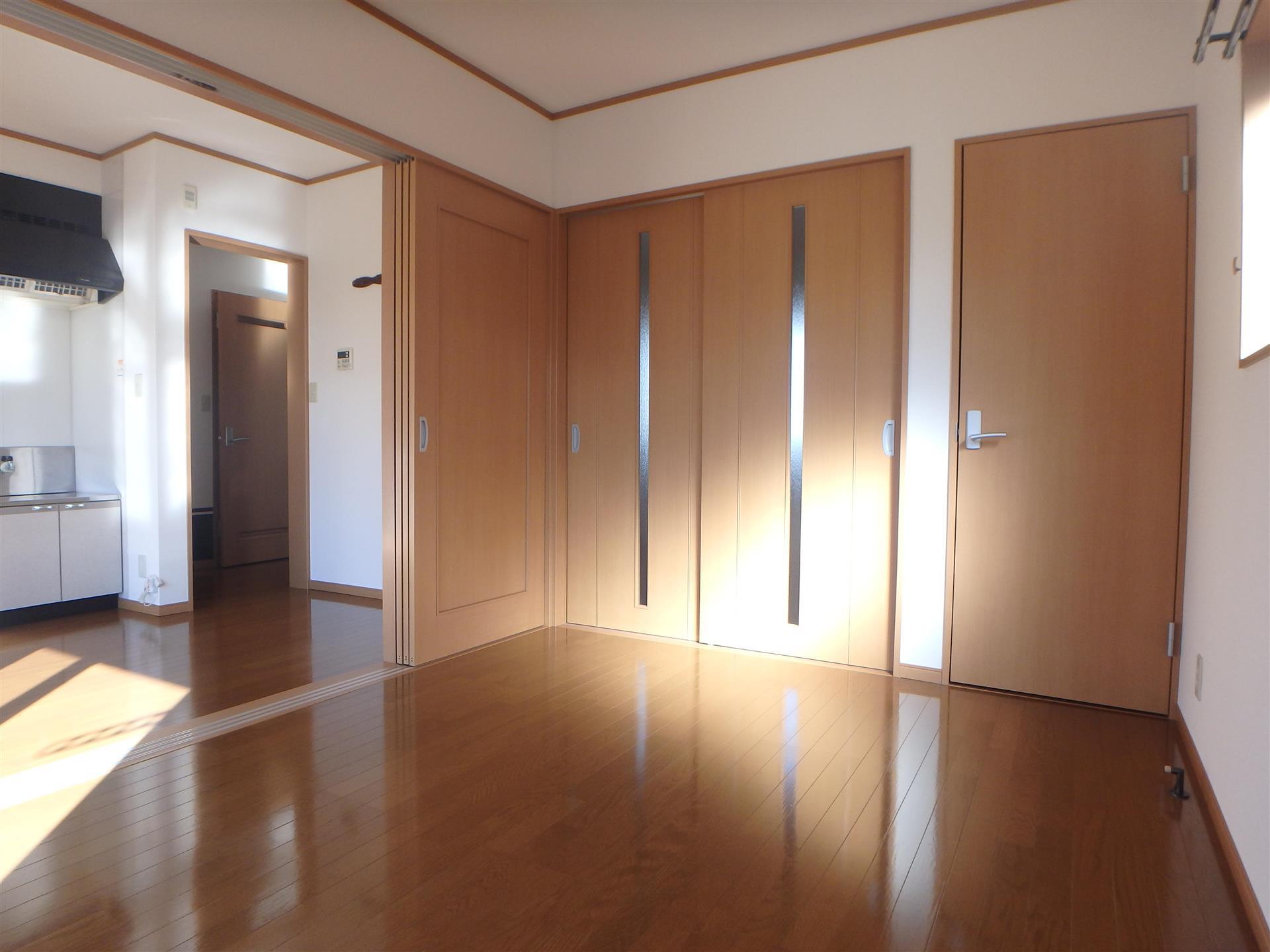 居室・リビング　同タイプの別部屋写真です