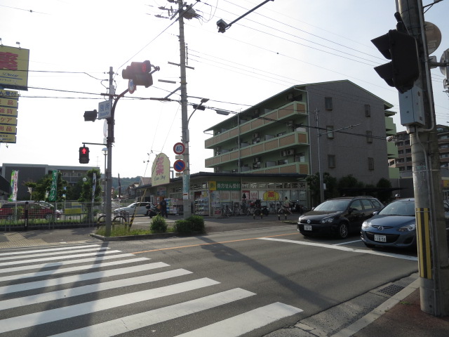 ドラックストア　ケアーズドラッグ古曽部店（ドラッグストア）まで904m