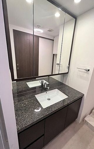 洗面設備　脱衣スペースもあります