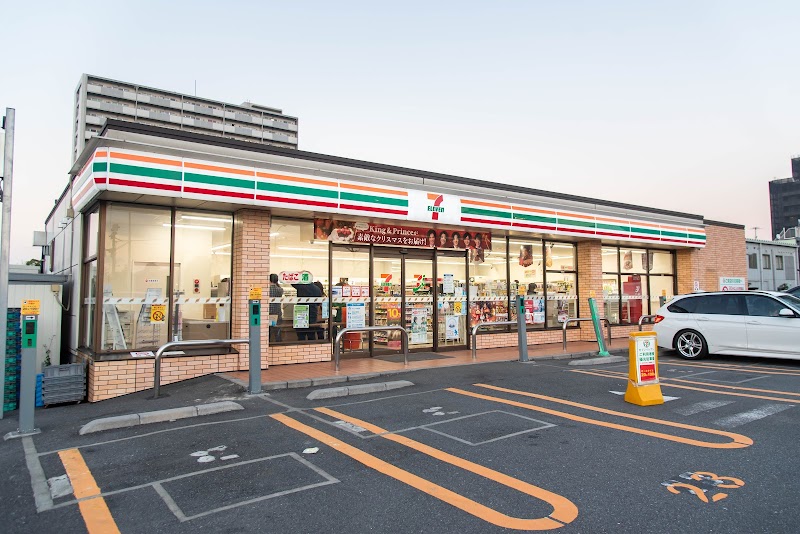 コンビニ　セブンイレブン 江東新砂3丁目店（コンビニ）まで692m