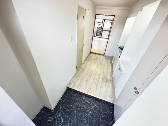 玄関　※別部屋の写真です