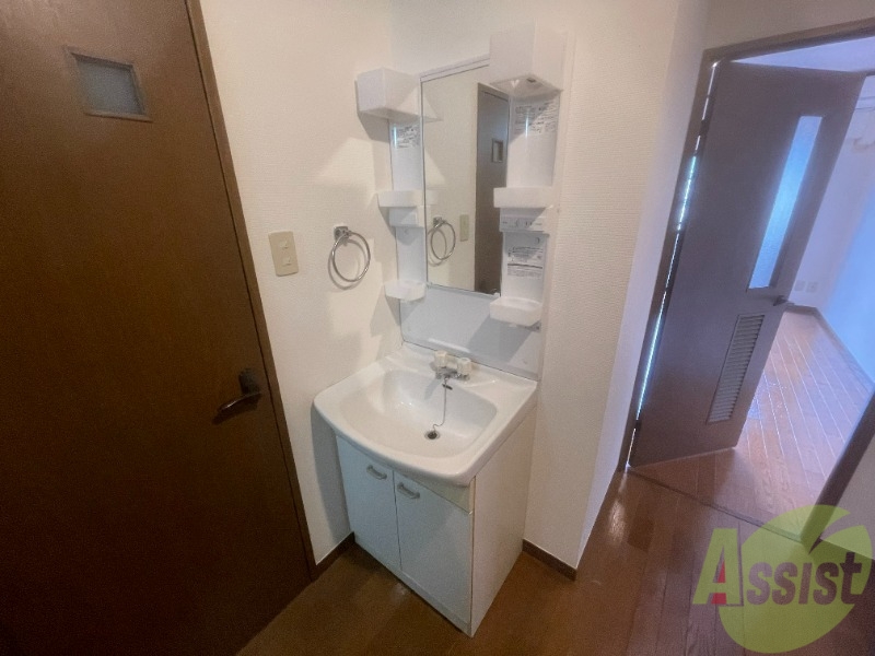 洗面設備　洗面所は独立しています。朝の支度はこちらでどうぞ。