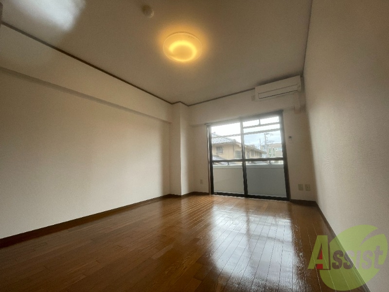 居室・リビング　洋室は８帖あるので、とても広く感じました。