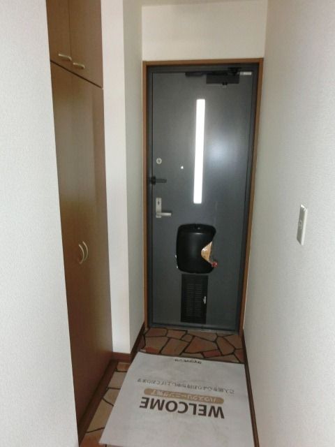 玄関　玄関にはシューズボックス有ります
