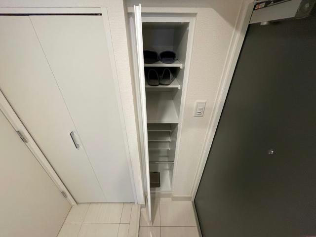 玄関　シューズボックス