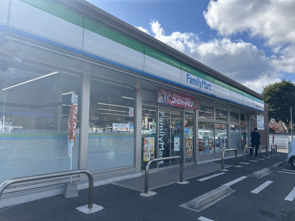 コンビニ　ファミリーマート小倉葛原本町六丁目店（コンビニ）まで2370m