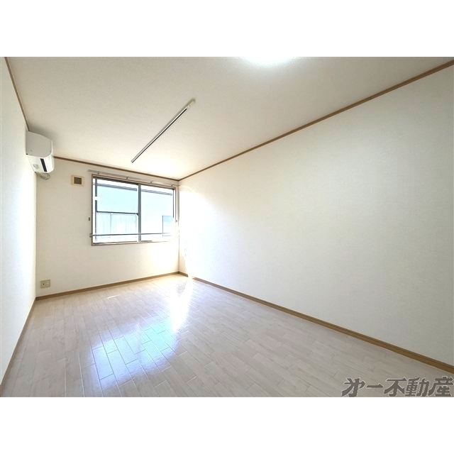 建物外観　洋室　２階