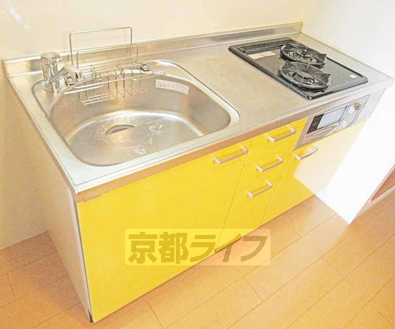 キッチン　可愛い黄色のキッチンです・