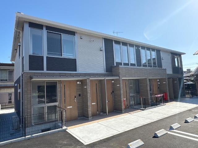 エントランス　退去前ですが大変人気の物件です。写真等でお早めにご検討くださ