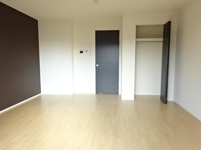 居室・リビング　※同タイプの部屋写真です