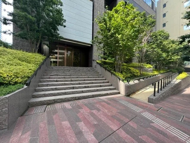 スーパー　ピーコックストア高輪魚籃坂店（スーパー）まで236m