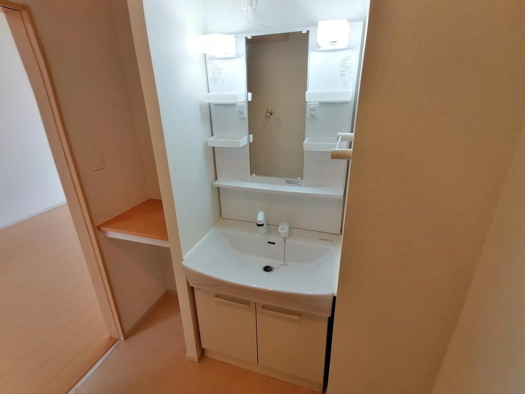 洗面設備　同型参考写真