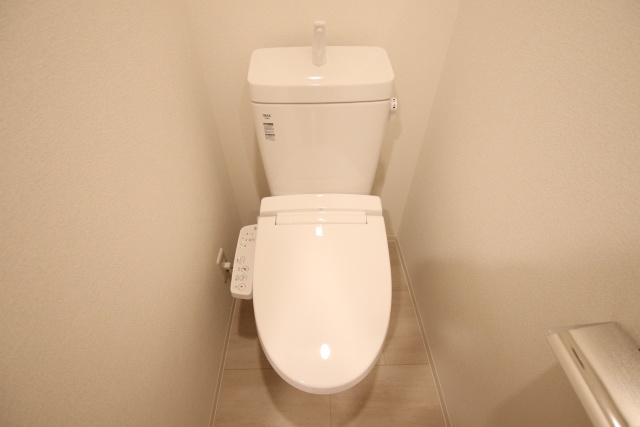 トイレ　同タイプの参考写真です