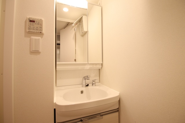 洗面設備　同タイプの参考写真です