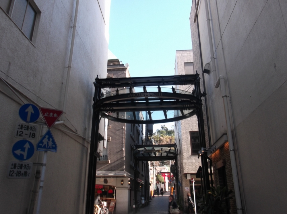 ショッピングセンター　横浜・元町商店街（ショッピングセンター）まで360m