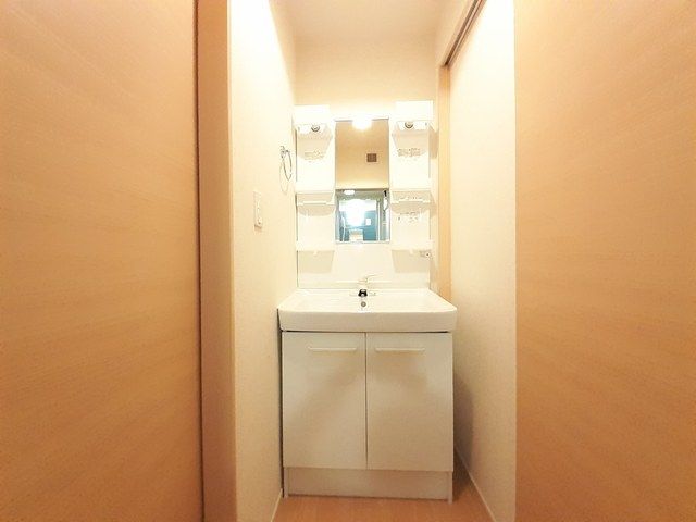 洗面設備　スペースが確保できる洗面所です