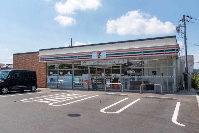 コンビニ　セブンイレブン羽村羽加美１丁目店（コンビニ）まで301m