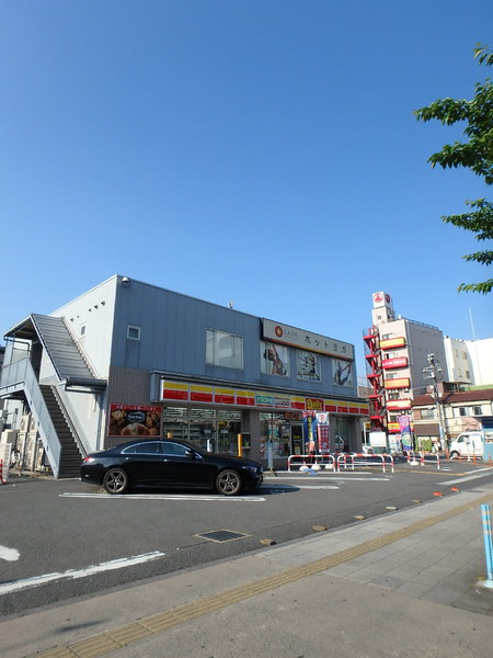 コンビニ　デイリーヤマザキ西新井栄町店（コンビニ）まで400m