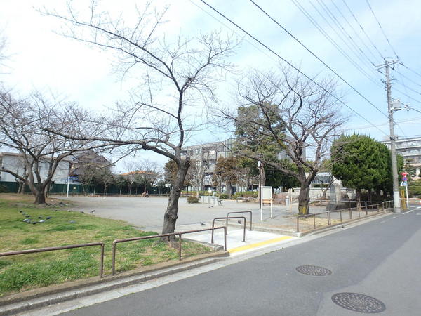 公園　西新井さかえ公園（公園）まで589m