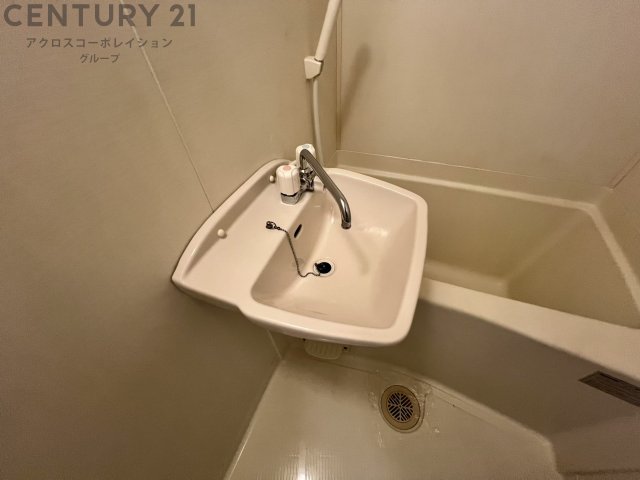 洗面設備　浴室内に洗面台付き！