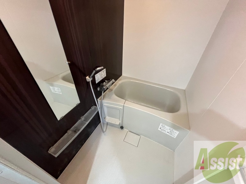 バス・シャワールーム　お風呂になります。一日の疲れを癒してくださいね。