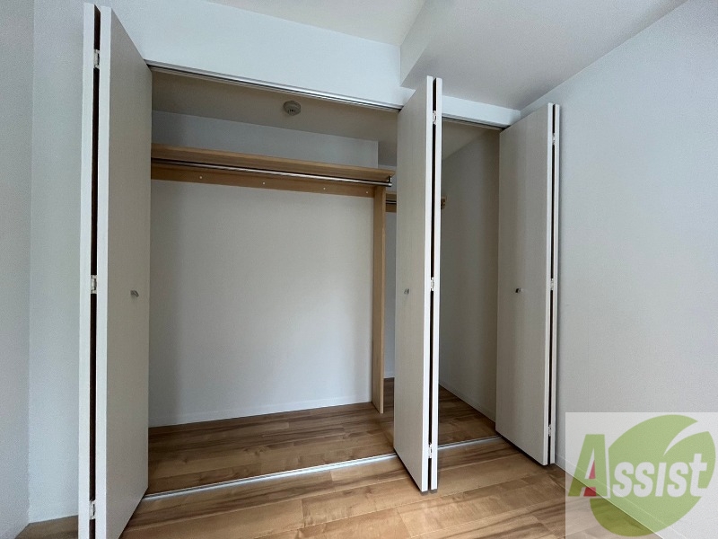 収納　クローゼットは奥行きもあり、荷物が多い方でも安心です。