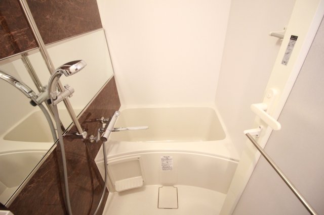 バス・シャワールーム　浴室乾燥機付きバスルーム