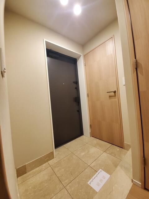 玄関　※別部屋参考写真