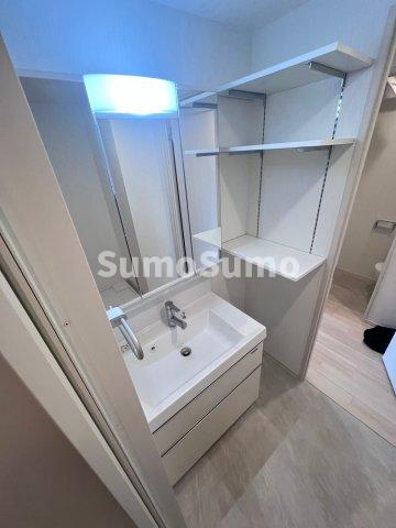 洗面設備　脱衣スペースもあります